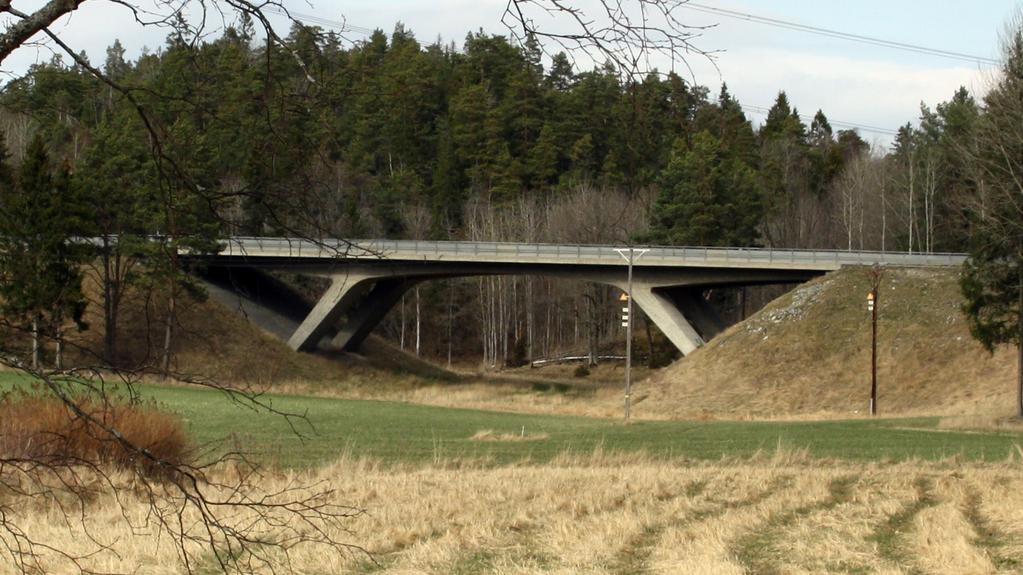 Där de landskapsmässiga förutsättningarna finns kan vägen tillåtas ta plats och dominera och strukturera sin omgivning, till exempel i urbana miljöer där vägen kan bli en strukturell ryggrad som