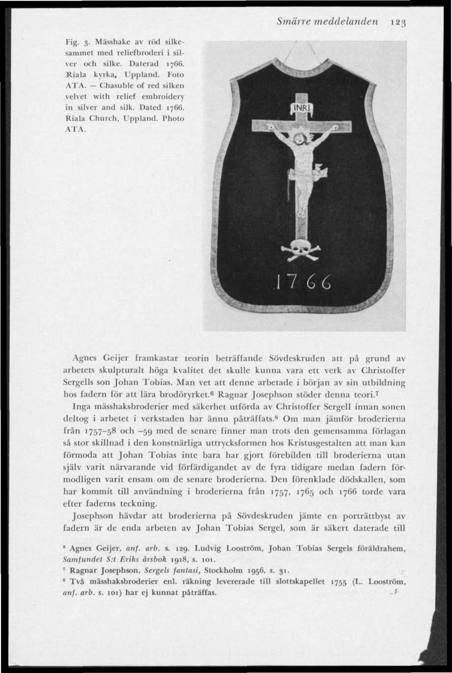 Smärre meddelanden 123 Fig. 3. Mässhake av röd silkesammet med reliefbroderi i silver och silke. Daterad 1766. iriala kyrka, 1'ppland. Eolo ATA.