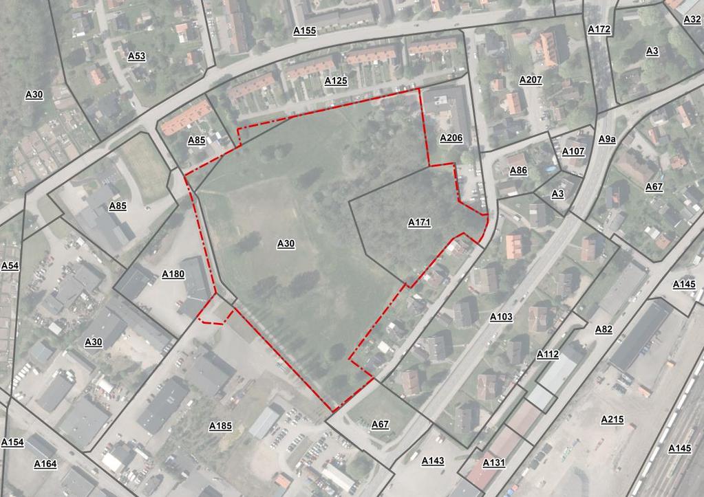 Areal Planområdet omfattar cirka 4,3 hektar, fördelade på en ekbacke 1,3 hektar och övrig parkmark 3 hektar. Markägoförhållanden Fastigheten ägs av Alvesta kommun.