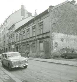Sandbacken Mindre 39 Byggnaden på fastigheten Sandbacken Mindre 39 är uppförd 1980 efter ritningar av Malmquist & Skoogh Arkitektkontor.