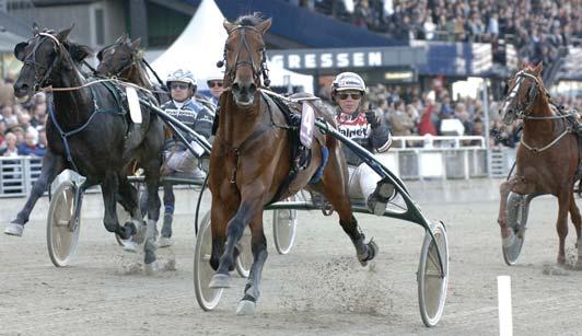 Insatslopp 3-åringar Svenskt Trav-Kriterium (Grupp I, Nat.) Solvalla 19 september. Lätt bana. 200.000 kr. 2640 m. Auto 1 Sahara Dynamite 15,0 1.600.000 16 Kihlström Örjan 2 Staro Azazell 15,2 800.