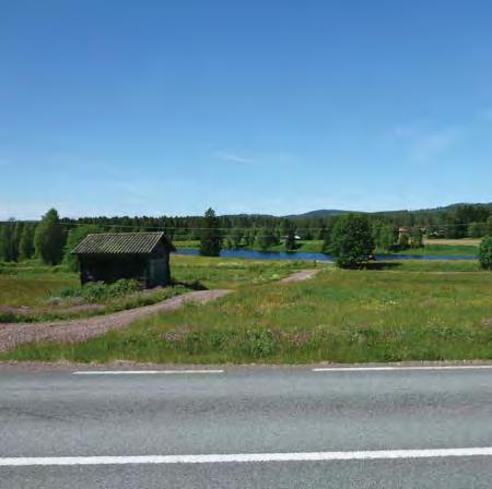 Oforsvallabäcken Östra Lillmon Sträckan från Oforsvallabäcken och förbi Östra Lillmon erbjuder på vägens västra sida ett öppet landskap med vackra utblickar över Västerdalälven och ängs- och hagmark.