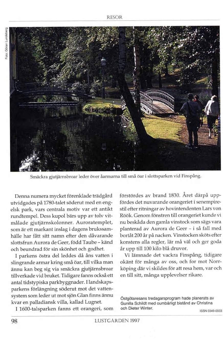 2> o RESOR ;. s. rp- \ÿwtpmsm mm.h Smäckra gjutjämsbroar leder över åarmarna till små öar i slottsparken vid Finspång.