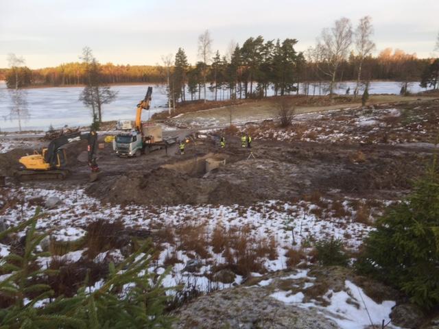 Granskningshandling 6(8) Teknisk försörjning Vatten och avlopp De 8 första tomterna i planområdet kommer att anslutas till befintlig gemensam va-anläggning med reningsverk, med kapacitet för 8