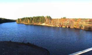 Norr om Dockrössle, på en sträcka av ca 700 meter förbi norra delen av sjön Dockgölen samt förbi Tolsjön, är E22 anlagd på isälvssediment. Isälvsmaterialet kan här ses i vägskärningarna.
