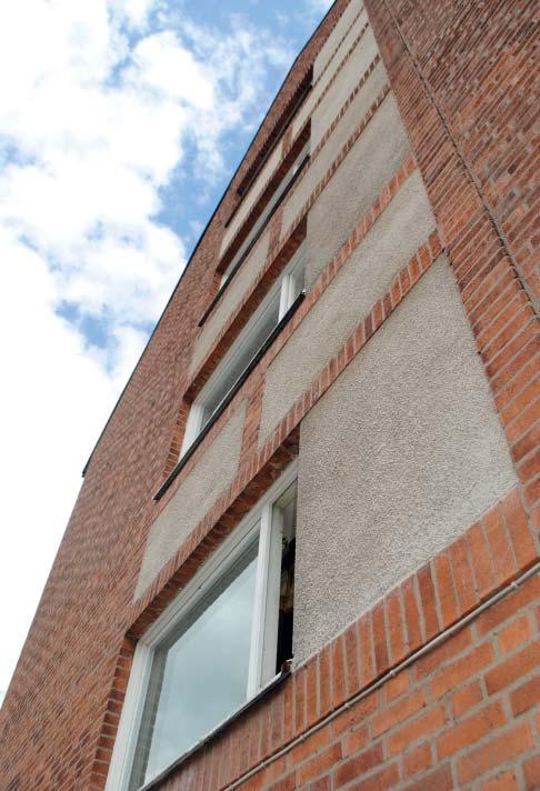 FASADER Modernismens fasader består av olika material och en mångfald av ytor och strukturer. Ibland har de geometriska mönster markerade av olika putsytor eller kulörer.