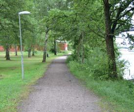 En del mindre badbryggor och badplatser finns bland annat längs Sundby strand, Husby och Tuna och dessa förvaltas av privatpersoner och föreningar. 7.