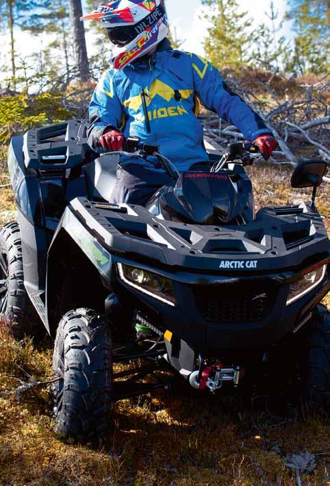 Arctic cat AlterrA 550 Xt sitter Arctics Speedrack som är gummibeklätt på sina ställen som ger extra fäste för lasten.