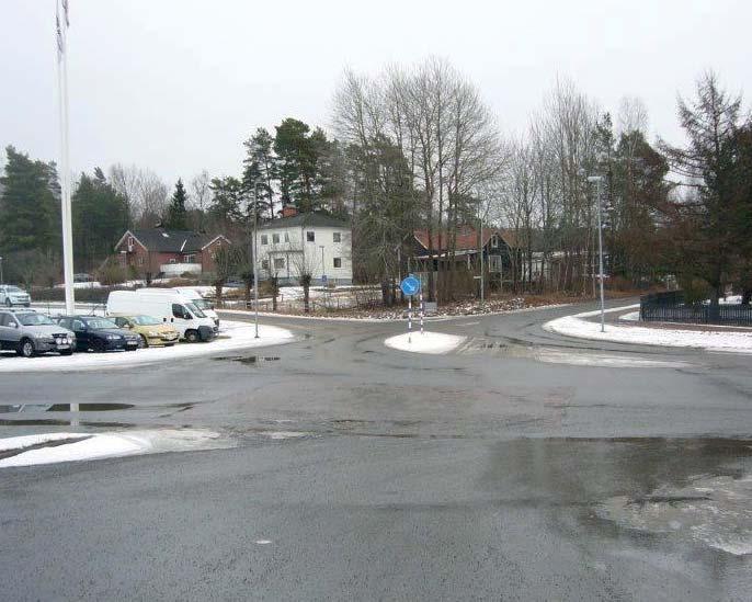 god. Hastighetsbegränsningen i området är 50km/h. Området trafikeras av både boende, besökare till verksamheterna i närområdet och viss lasttrafik.