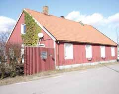 Hässlunda kyrkby Hässlunda kyrkby ligger som ett naturligt centrum mitt i socknen. Byn kan härledas till 1200-talet, då kyrkan är uppförd.
