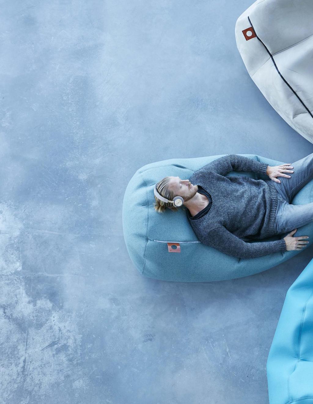 SÅ HÄR BESTÄLLER DU: 1. BESTÄM TYP AV PALL/SOFFA/SITTMÖBEL 2. VÄLJ FÄRG PÅ TEXTIL Se färgkartor på sidan 10-11. (För önskemål om andra textilier, färger och mått, kontakta oss) 3.