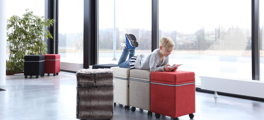 CONNECTING SEAT En stol med många möjligheter, den går att koppla ihop till en lång rad som både bildar en soffa samt avskärmar och ljudabsorberar. Perfekt att ha runt pelare! Se även sidan 114.