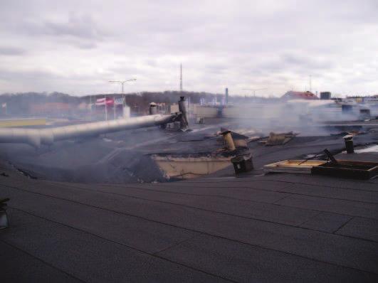 Bild 3. Det inrasade taket.