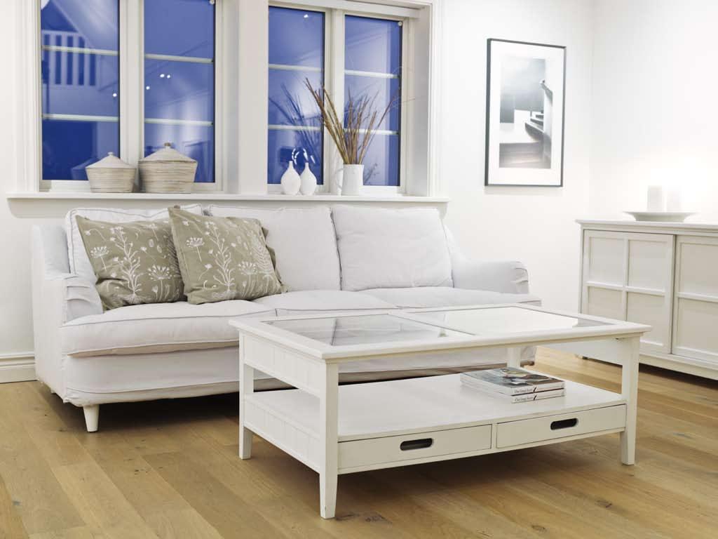 BRIDGEPORT BRIDGEPORT Penselmålad vit American brun Soffbord X-bas 126x74x48cm HK-369WH-X31 Hörnbord X-bas 63x63x62cm HK-369WH-X35 Avställningsbord X-bas