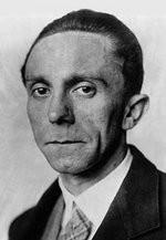 Joseph Goebbels, Propagandaminister Född 29 oktober 1897 i Reyhdt, Tyskland. Minister för folkupplysning och propaganda från 1933. Var den som iscensatte och gav order om Kristallnatten.