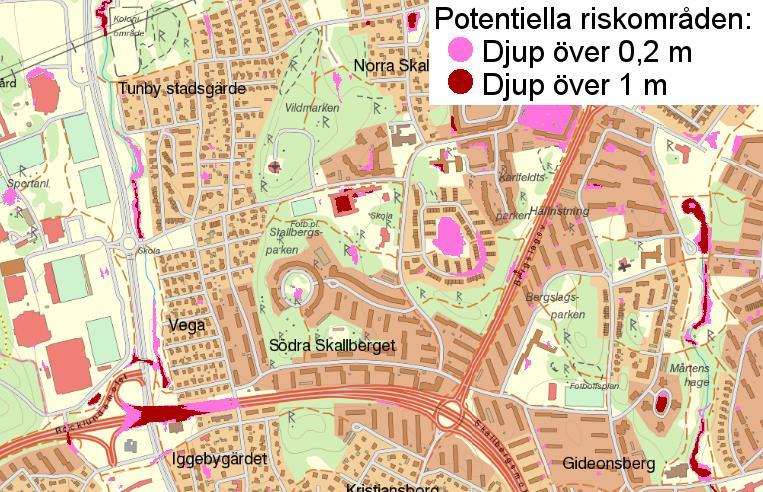 Enligt SMHI:s skyfallskartering ansamlas vatten nedströms vid korsningen Vasagatan och E18/56. Figur 18. SMHI:s skyfallskartering, potentiella riskområden. Bildkälla: Länsstyrelsens WebbGIS, 2016.