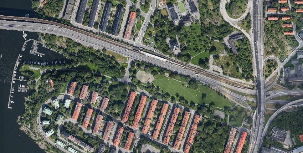 Sida 7 (27) Förutsättningar Befintliga förhållanden Fredhällsparken är en ca 50 000 kvm stor landskapspark med en långsträckt, svagt skålad form.