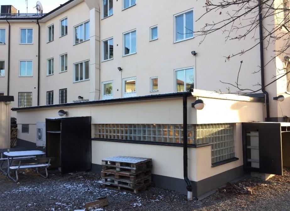 Sida 8 (13) Huset från gårdssidan med den utbyggda lågdelen för bageriverksamhet som beviljades tillfälligt bygglov år 2000.