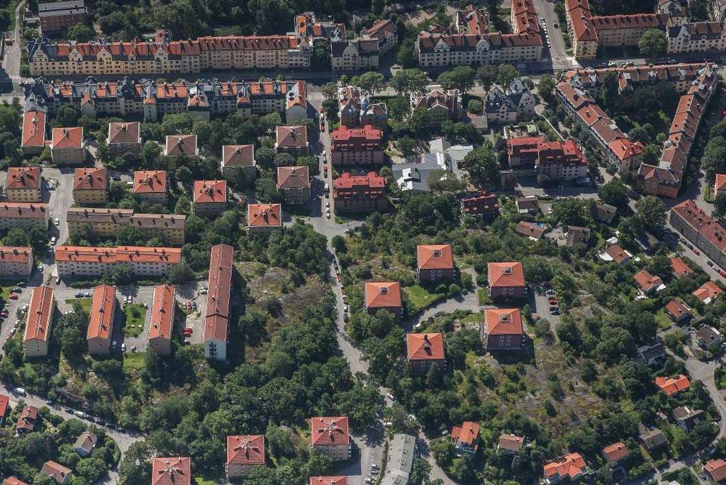 Stadsplaneidealen vid 1900-talets början grundades på en vilja att följa naturen. Området var i stadsplanen planlagt för bostäder där kvartersmarken skulle ha ett öppet och kopplat byggnadssätt.