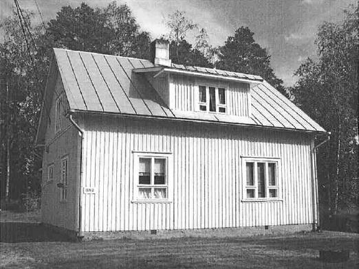 8. Västerbyvägen 387 (Krok I/ 77:2) Byggår: 1945 Byggnadens skick (2001): god Bevaringsmöjligheter (2001): goda Värdegrunden kvarstår: Ja (endast små förändringar har