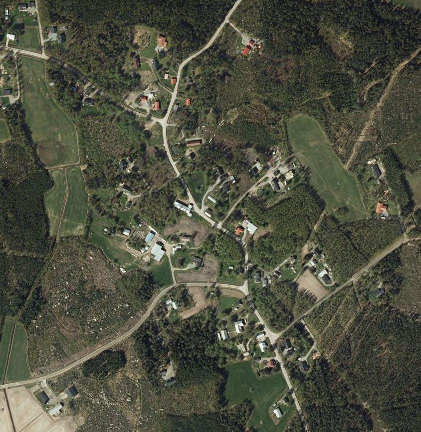 5. KULTURLANDSKAP 5.1 Landskapsstruktur Västerby bycentrum är beläget på tre låga backområden samt i dalen mellan dessa.