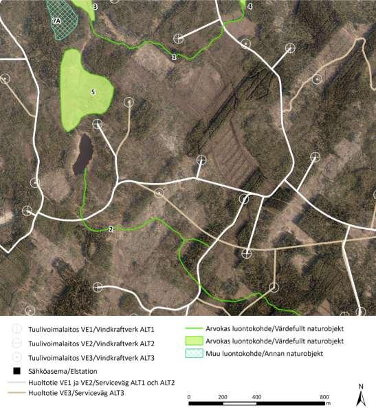 Vindkraftsparkens servicevägar kommer på ett ställe även att korsa bäcken mellan Fräkenträsket och Långträsket (bild 10.5). På området finns redan en skogsväg där bäcken har letts genom en vägtrumma.