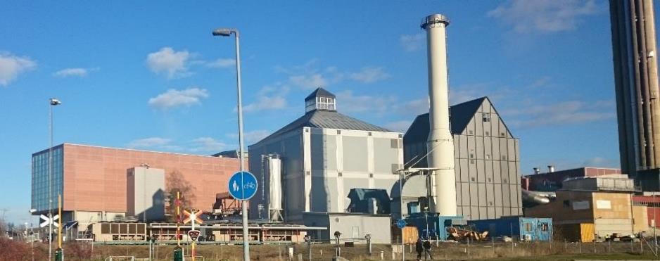 Planområdet avskärmas mot Stålgatan med en planterad jordvall.