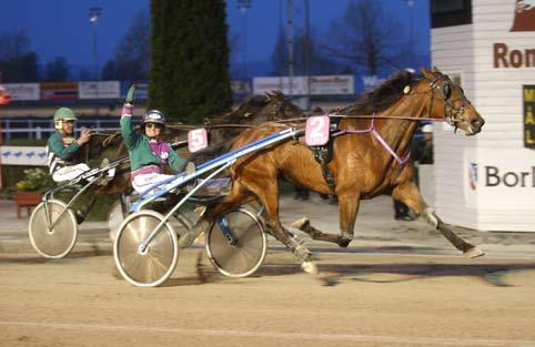 090420 Kajsa vann Cajsas lopp 090428 Evelina Xing vann finalen Kajsa Frick spurtade hem Cajsa Warg-lopp på Örebro med Rejäl Karsk. Foto: Adam Ström/stalltz.
