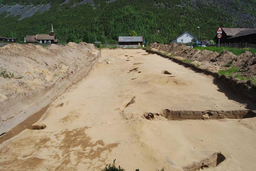 åkerns areal innanför en gårdsenhet (Hagen 1953, 1985). Många frågeställningar kring våra strukturer är därför fortfarande obesvarade.