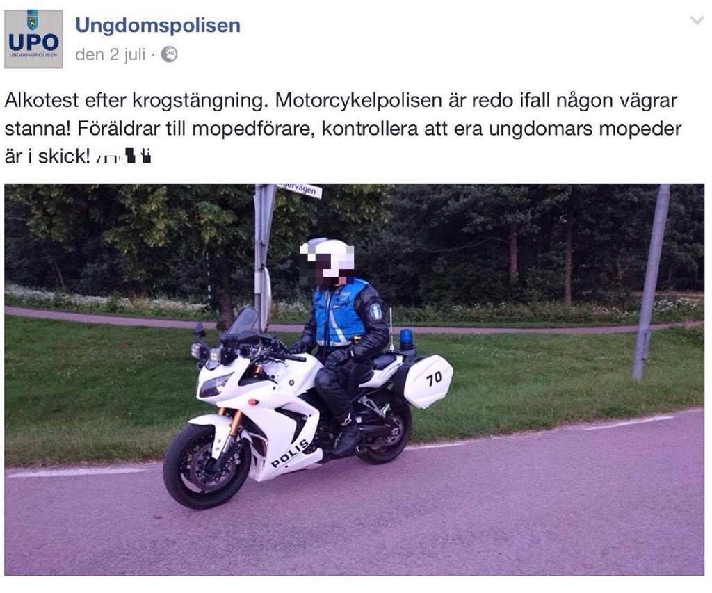 Inlägg 3. Polis på polismotorcykel. I inlägget uppmanar polisen föräldrar att kontrollera sina ungdomars mopeder.