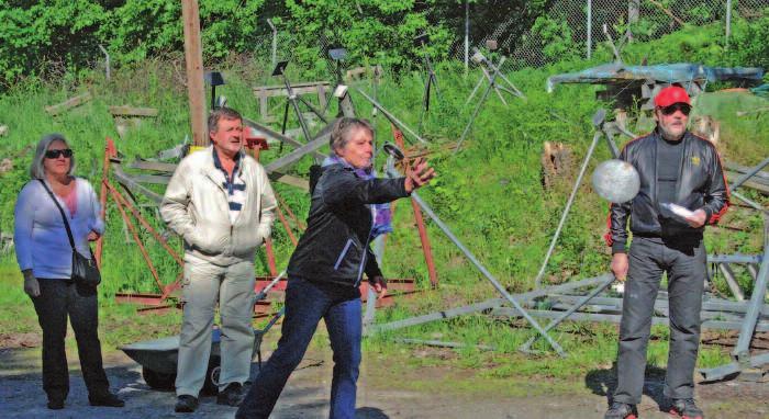 Och allt kan man inte köpa på kort, så en hel del utlägg blir det. Elsiv är idel öra för veteranen Bengan Sjöbergs rövarhistorier. Det är tur att det finns eldsjälar som Elsiv som driver det hela.