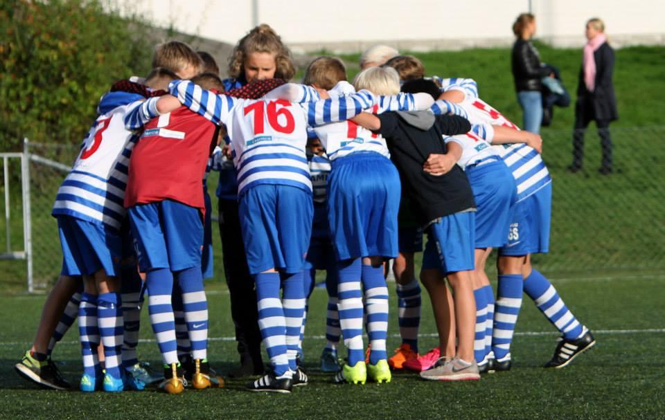 Avslutningen Spelarna ska lämna med ej leende! Vi vill a5 alla spelare alljd går hem med e5 stort leende och längtan Jll nästa träning.