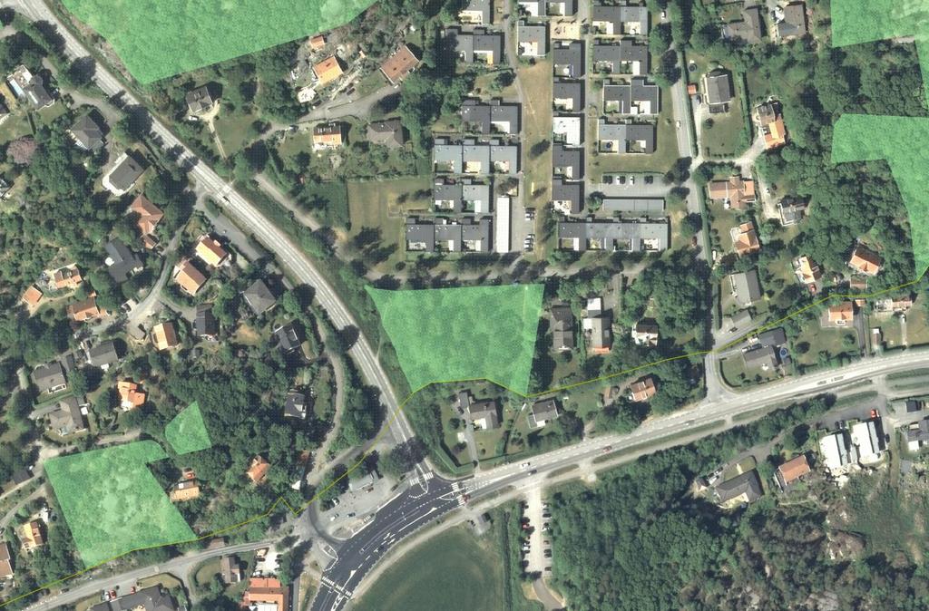 Trafik och parkering Den planerade bebyggelsen genererar enbart en marginell ökning av trafik till området. Det krävs därför inga åtgärder på befintligt vägnät.