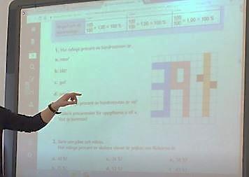 5.2.1 Gester Gester var, som ovanstående tabell visar, ett vanligt sätt att påvisa samband mellan representationsformer på i undervisningen.