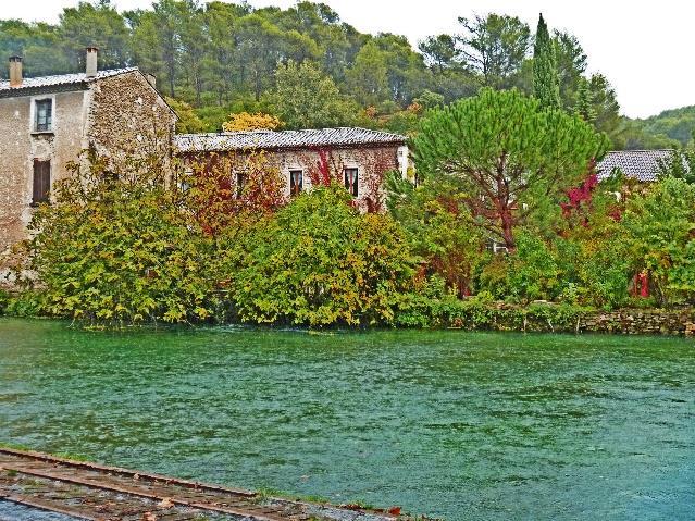 Det bästa av Provence, Isle sur la Sorgue Apt, 9 nätter 2(7) Dag 1 Ankomst till Isle sur La Sorgue Isle sur la Sorge kallas ibland för Lilla Venedig då staden är helt omgärdad av floden Sorgue.