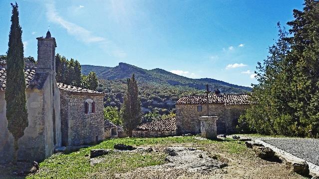 Det bästa av Provence, Isle sur la Sorgue Apt, 9 nätter 4(7) Sivergues Dag 7 Cirkelvandring Buoux Sivergues Fort Buoux Buoux Idag börjar vandringen genom den trollska Aiguebrunravinen.