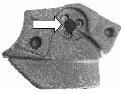 15). Montera högtalaren i avsett säte som skapats på kindpartiet av polystyren (Fig. 16).