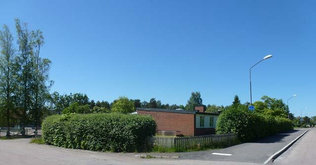 5 vegetation Inom planområdet finns två mindre gräsytor, en i den nordöstra delen och en i den södra delen. Längs norra gränsen växer en häck som avskärmar området från gatan.