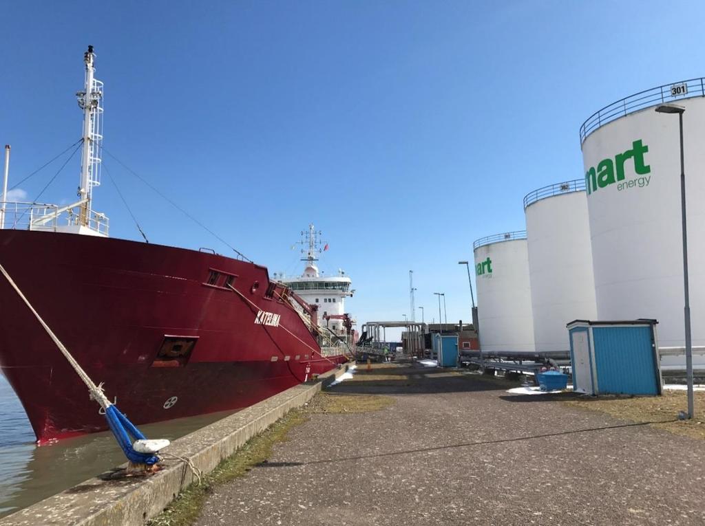 Tankfartyget Katelina som lastar ca 9 miljoner liter
