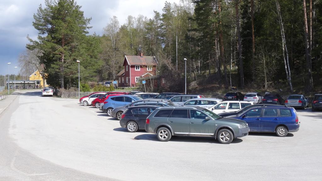 Bilaga 2: Bilder från infartsparkeringarna vid Segersängs station samt vid Tra kplats
