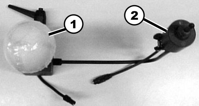 36 Joystick med skumboll ((1) i bilden på sida 35) 1) Köra åt vänster 2) Backa eller
