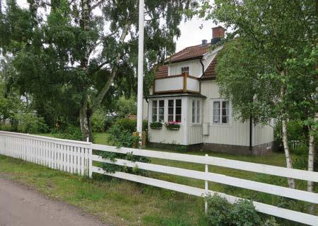 Trädgård, grusgång och staket med grind är viktiga