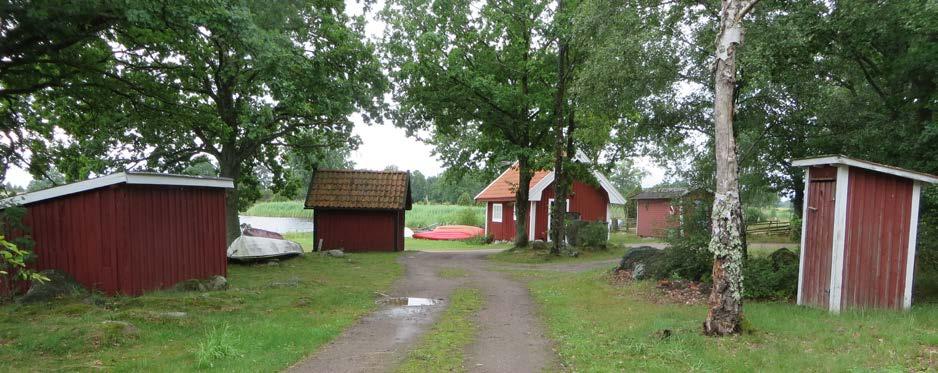 Fulvik har fått sitt namn från det danska ordet för Fågel. Som namnet anger är det en vik, vilken ligger vid norra änden av Örarevet. Lämningar med stensträngar anger en gammal hamnplats.