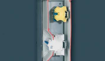 tilltalande kabelgenomföringskåpa Inbyggt utrymme för tillbehör allting på rätt plats DI-skenor med stoppare