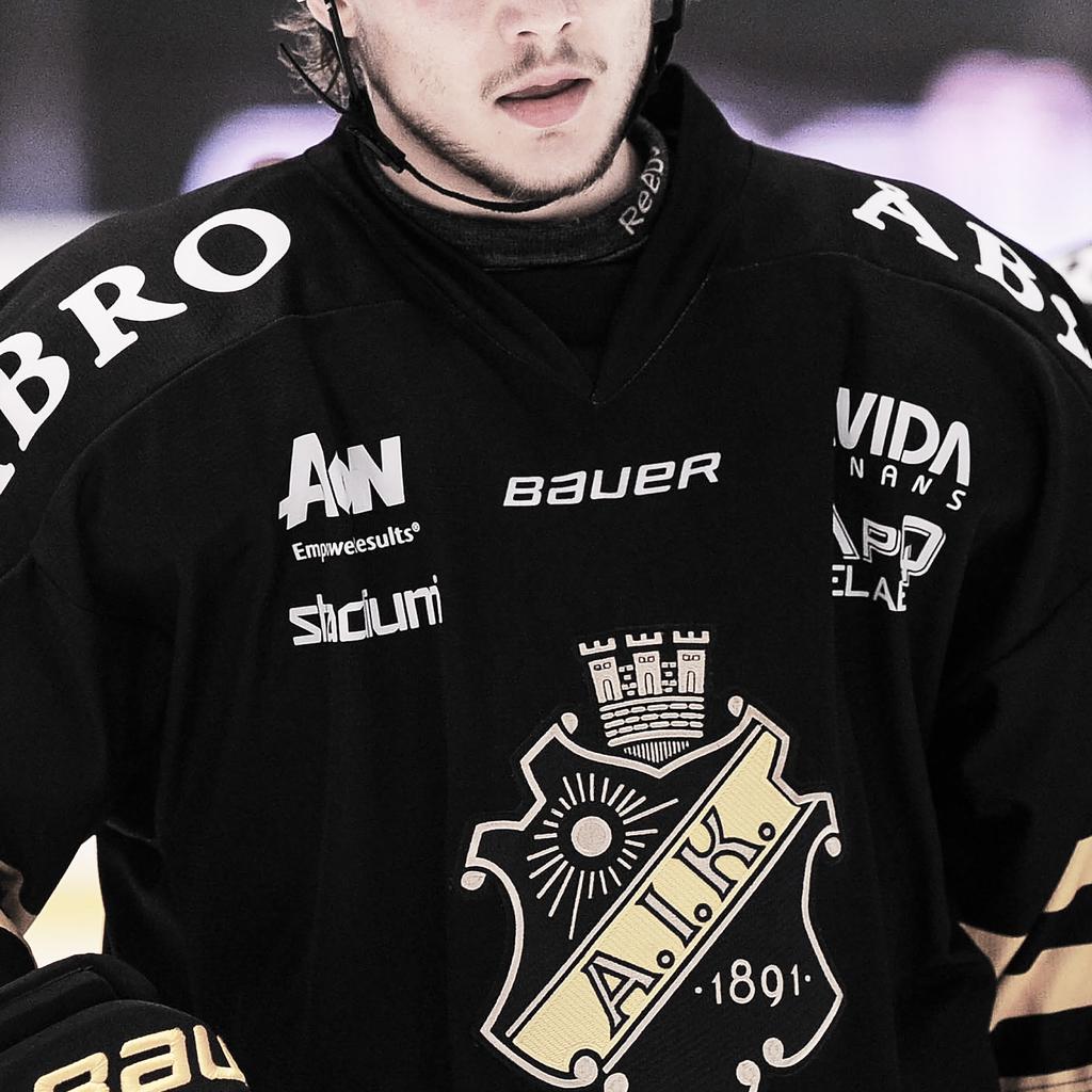 VI ÄR ÖVERALLT Minst 52 tillfällen att synas på vår matchdräkt AIK:s matchdräkt placerar ditt varumärke i händelsernas centrum före, under och efter våra 52 grundserie- och eventuella playoffmatcher.
