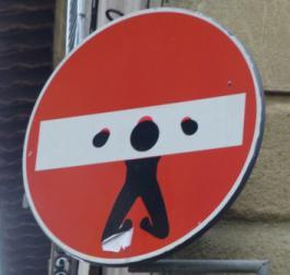 Försök montera bilden direkt på passepartouten, så att vi kan ta bort bakstycket om bilden ska monteras i de tunnare ramarna som vi har. Eller leverera utan bakstycke.