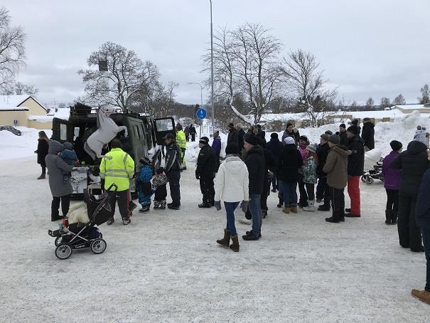 3 Mars I år deltog vi för första gången vid Ockelbo Marknad. Vi hade en bra plats på marknadsgatan utanför kyrkan och det var många som var intresserade och som ville åka bandvagn.