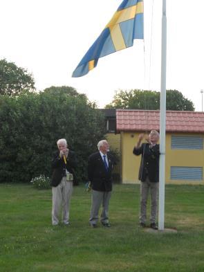 Traditionsenligt halades flaggan till tonerna av Holgers