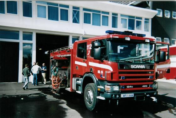 Släckbil från juni 2003 på huvudbrandstationen i Reykavik. På Island arbetar pumparna på ca 40 bar, men det har diskuterats att köra högre än så (50-60 bar).
