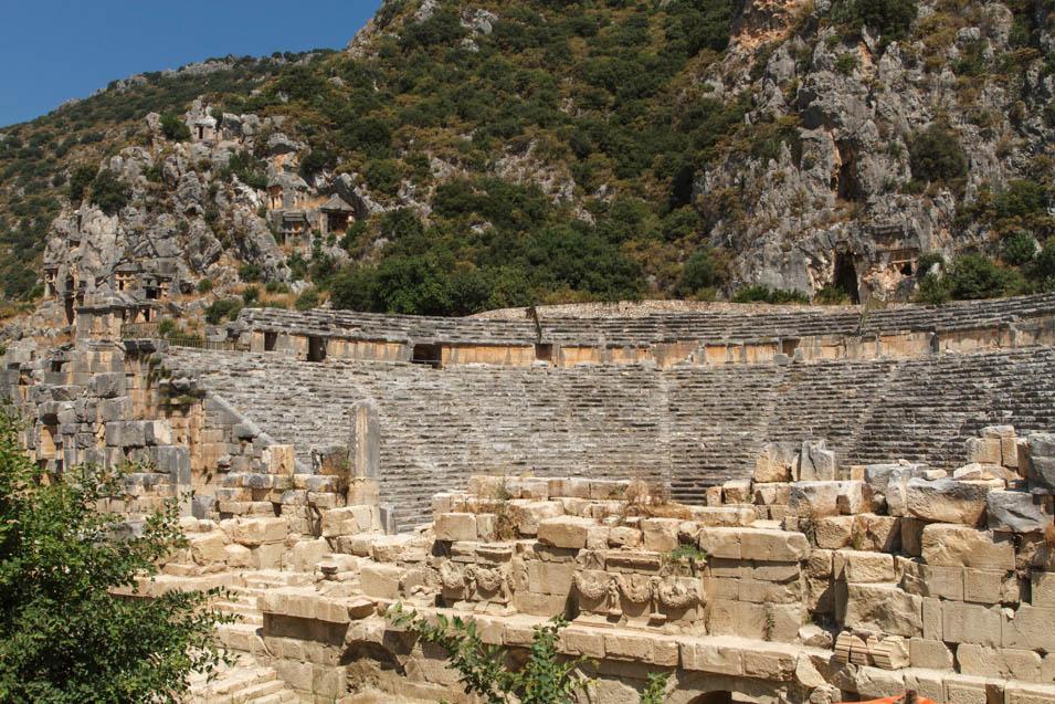 I dag ser man inga spår av detta. Större delen av Myra ligger fortfarande under nuvarande marknivån, det är bara den stora romerska teatern som har blivit utgrävd.